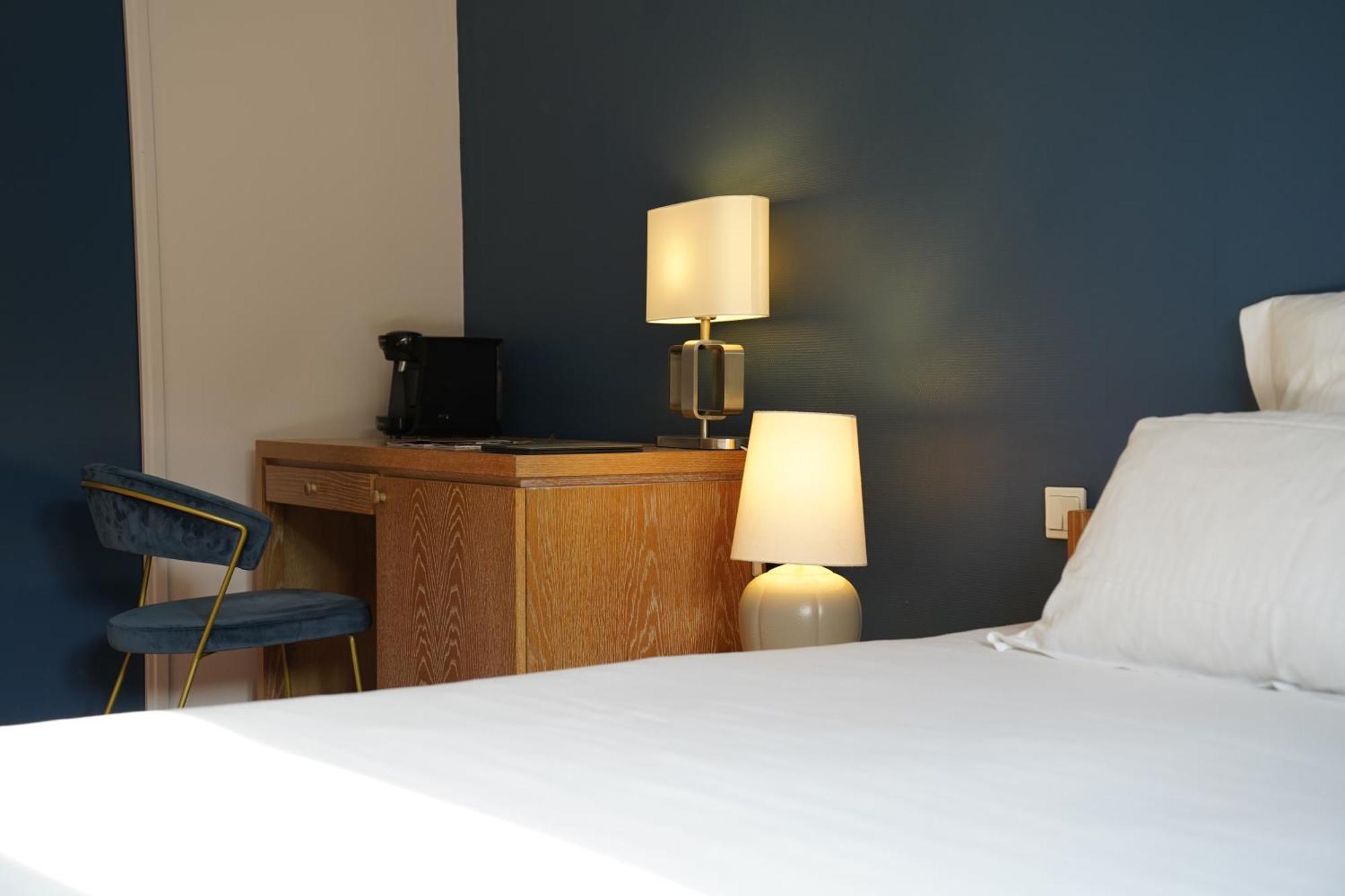 Le Pre Saint Germain Hotel Louviers Exterior photo